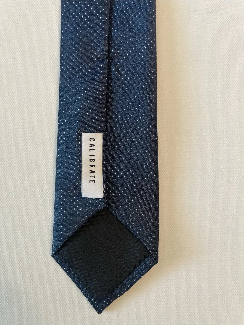 Calibrate (Nordstrom) 91% Silk/9% Nylon Navy Polka Dot Tie (2.5in x 59in)